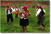 Andean rural tourism nature hike to Huchuy Qosqo with indigenous guides